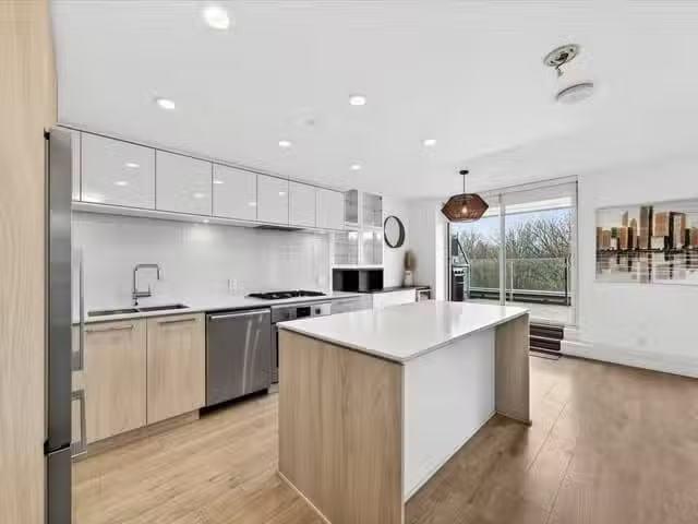 Apartment for sale in North Vancouver, North Vancouver, 610 68.