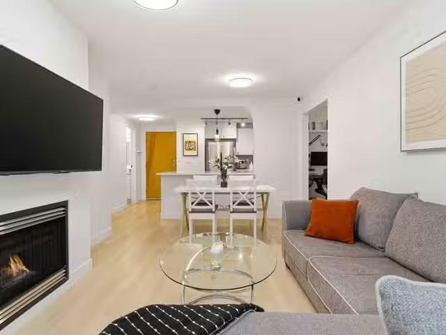 Apartment for sale in North Vancouver, North Vancouver, 201 11.