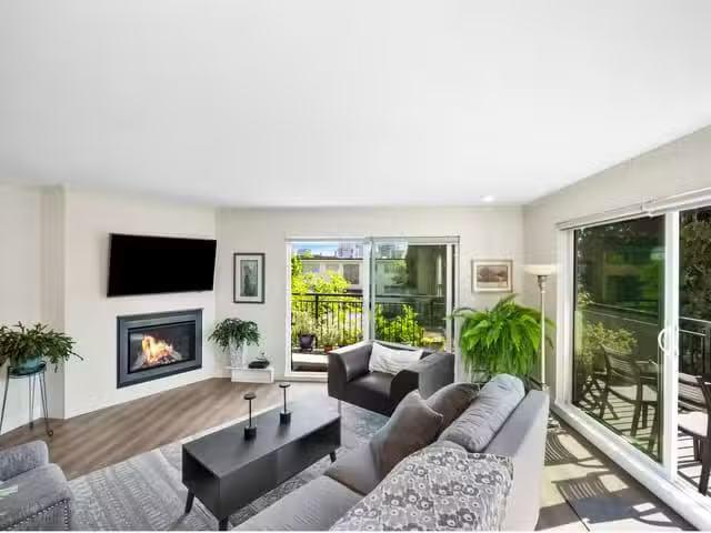 Apartment for sale in North Vancouver, North Vancouver, 202 13.