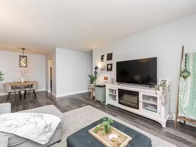 Apartment for sale in North Vancouver, North Vancouver, 211 23.
