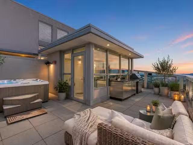 Apartment for sale in North Vancouver, North Vancouver, 2403 1.
