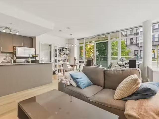 Apartment for sale in North Vancouver, North Vancouver, 303 10.