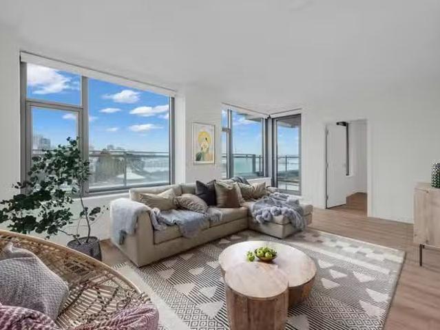 Apartment for sale in North Vancouver, North Vancouver, 320 75.