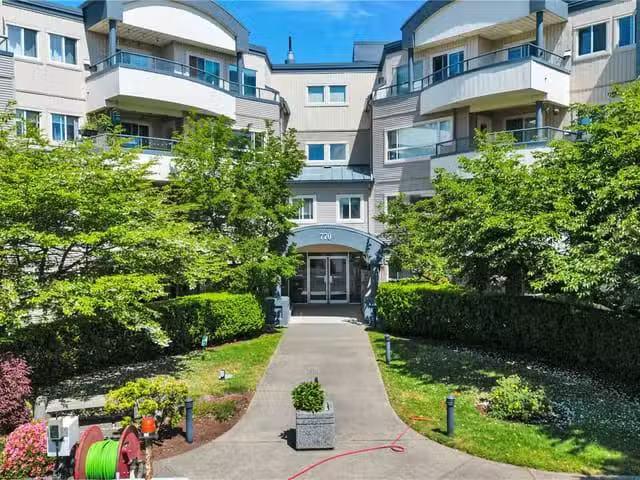 Apartment for sale in Nanaimo, 204 770 Poplar St, 1039000