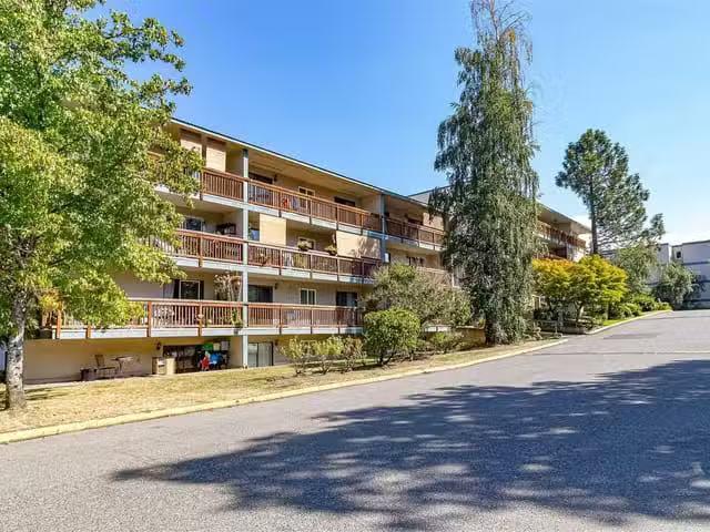 Apartment for sale in Nanaimo, 304 4728 Uplands Dr, 1034201