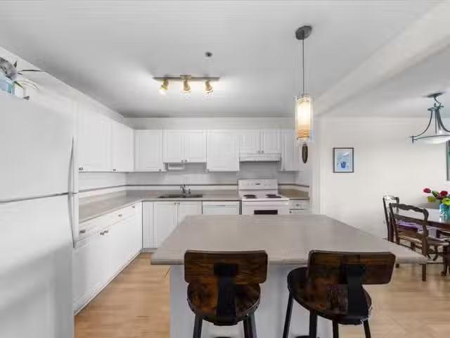Apartment for sale in New Westminster, New Westminster, 819 13.