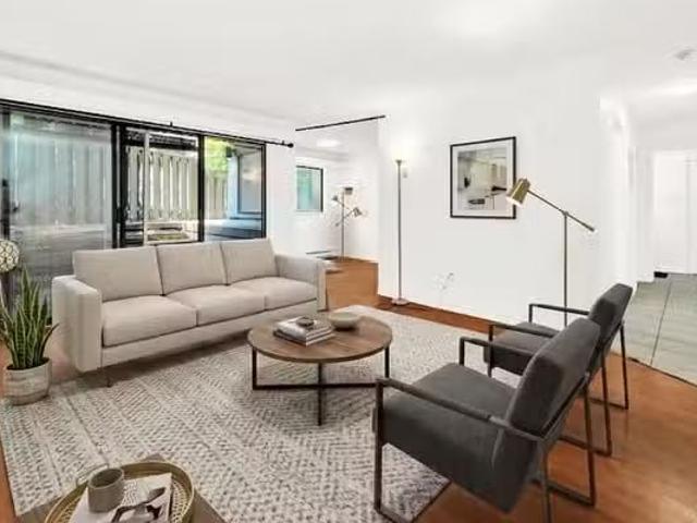 Apartment for sale in New Westminster, New Westminster, 2 365.
