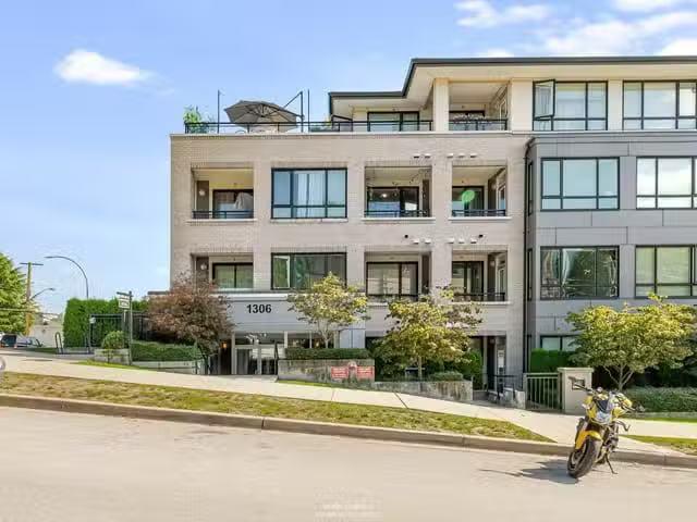 Apartment for sale in New Westminster, New Westminster, PH 08.