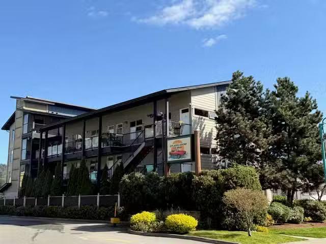 Apartment for sale in Sechelt, Sunshine Coast, 206 5604 Inlet.