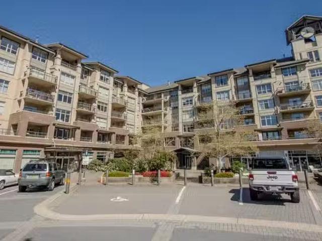 Apartment for sale in Squamish, Squamish, 217 1211 Village Gre.