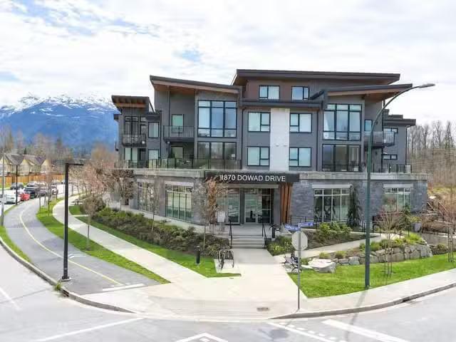 Apartment for sale in Squamish, Squamish, 213 1870 Dowad Drive.