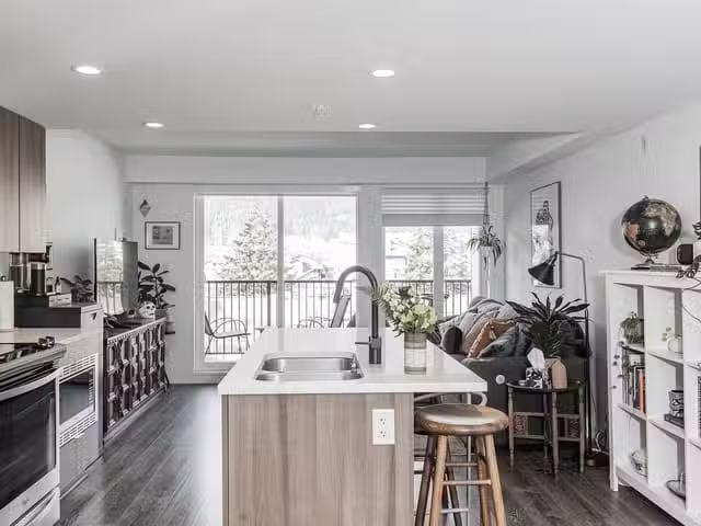 Apartment for sale in Squamish, Squamish, 307 1365 Pemberton A.