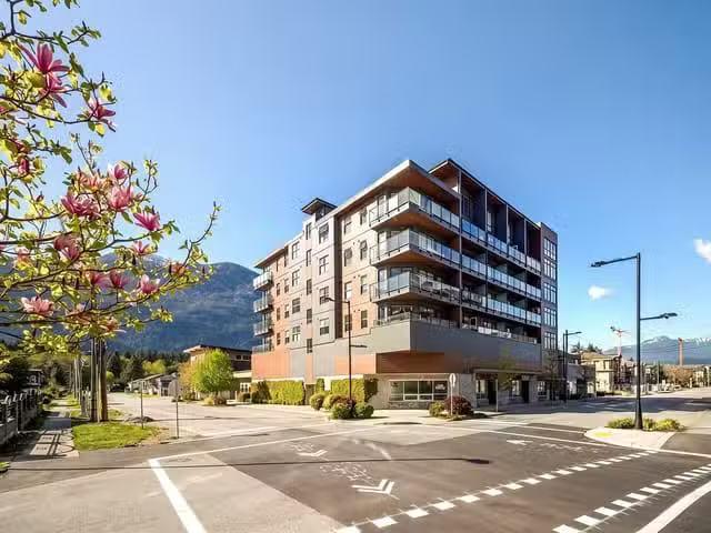 Apartment for sale in Squamish, Squamish, 307 38013 Third Aven.