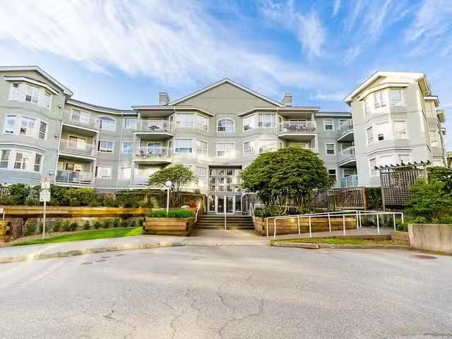 Apartment for sale in Surrey, North Surrey, 104 13955 Laurel D.