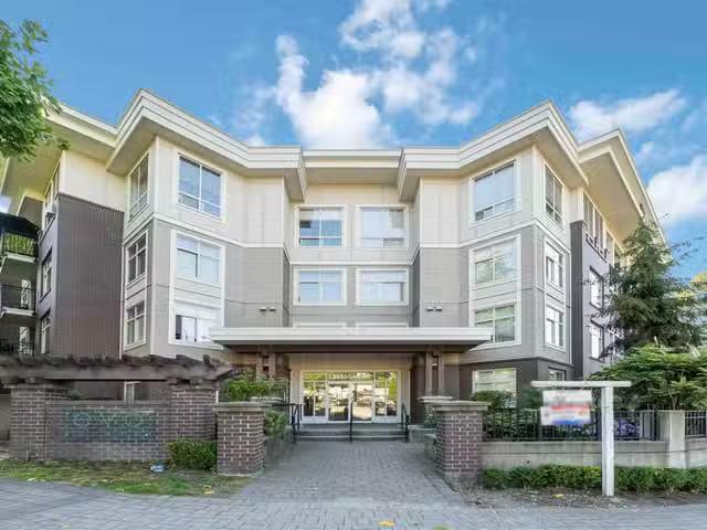 Apartment for sale in Surrey, North Surrey, 215 13555 Gateway.