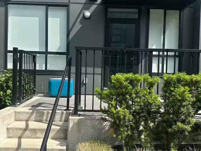 Apartment for sale in Surrey, North Surrey, W Avenue, 263149282