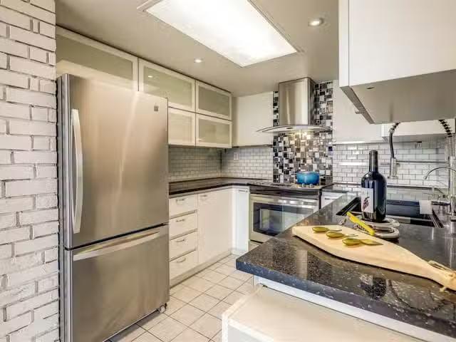 Apartment for sale in Surrey, North Surrey, Street, 263155884