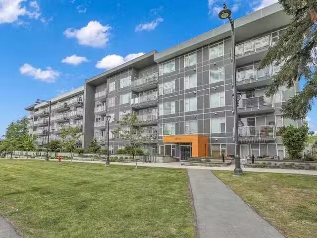 Apartment for sale in Surrey, Cloverdale, 220 10838 Whalley Bo.