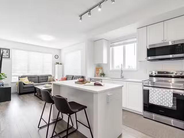 Apartment for sale in Surrey, Surrey, 412 15848 Fraser Highway.