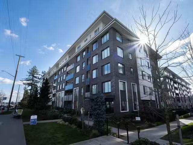 Apartment for sale in Surrey, Surrey, 113 15858 Fraser Highway.