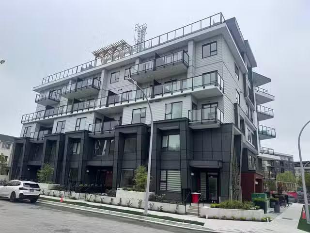 Apartment for sale in Surrey, Surrey, 303 15739 Fraser Highway.