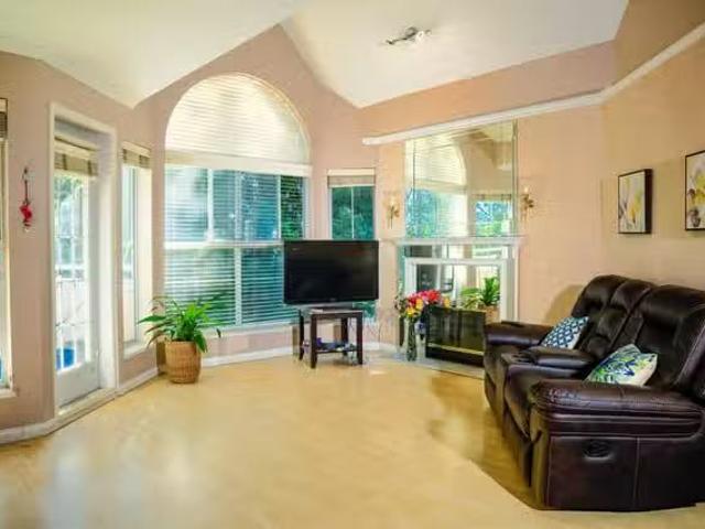 Apartment for sale in Surrey, Surrey, a Street, 263107411