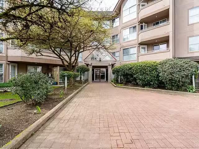Apartment for sale in Surrey, Surrey, a Street, 263152330