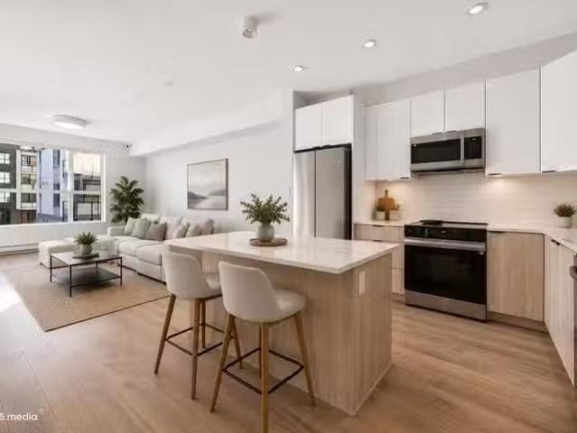 Apartment for sale in Surrey, Surrey, Avenue, 263142533