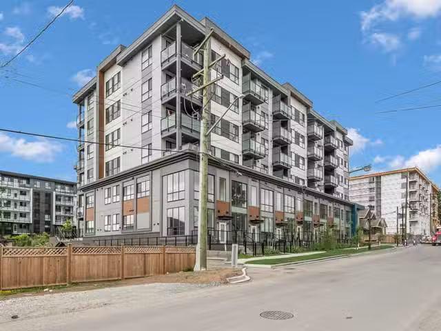 Apartment for sale in Surrey, Surrey, Avenue, 263152857