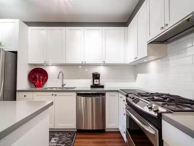 Apartment for sale in Surrey, South Surrey White Rock, Avenue.