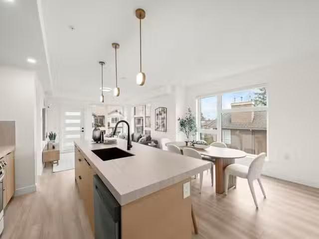 Apartment for sale in Surrey, South Surrey White Rock, Avenue.