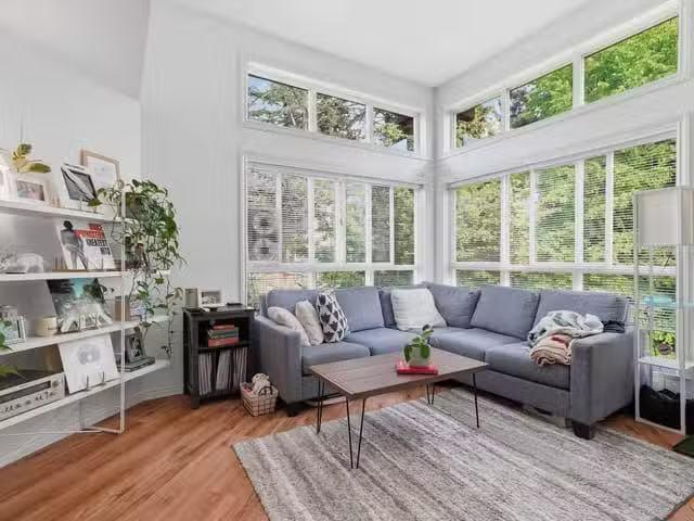 Apartment for sale in Surrey, South Surrey White Rock, Avenue.