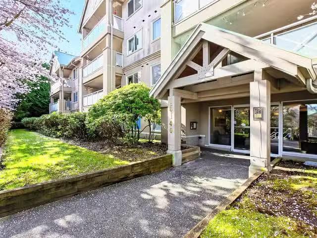 Apartment for sale in Surrey, South Surrey White Rock, a Avenu.
