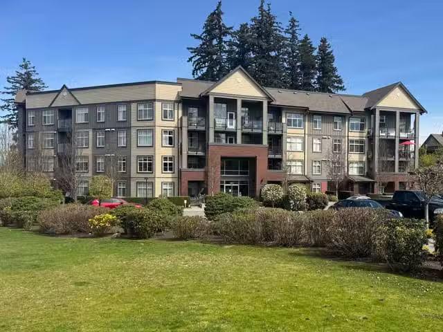 Apartment for sale in Surrey, South Surrey White Rock, Street.