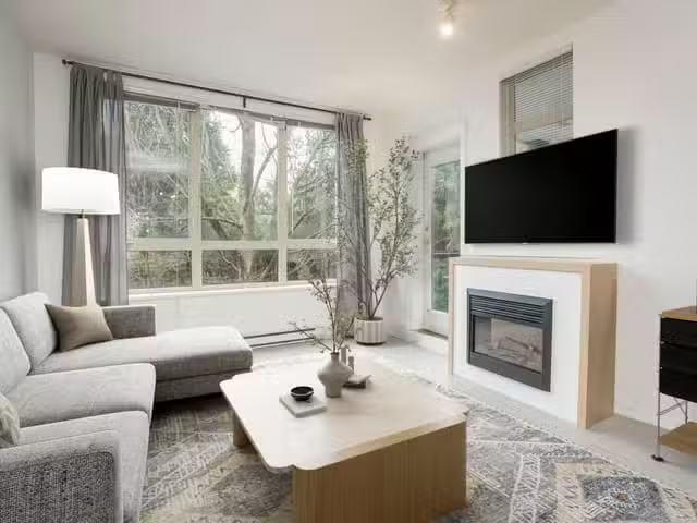 Apartment for sale in Surrey, South Surrey White Rock, Street.