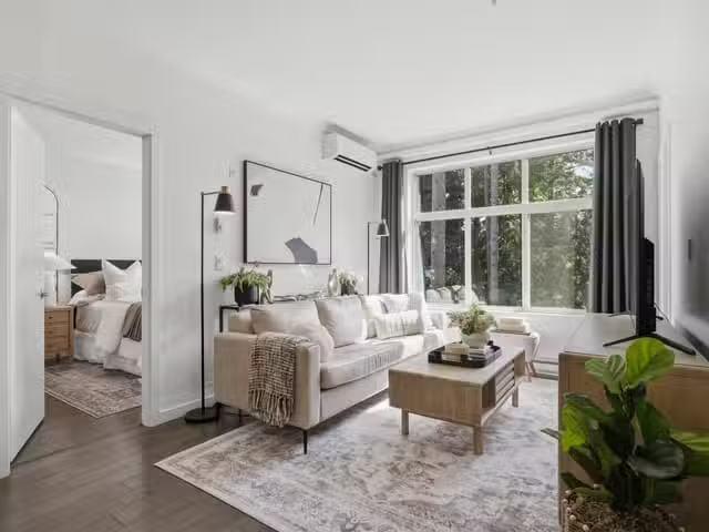 Apartment for sale in Surrey, South Surrey White Rock, Street.