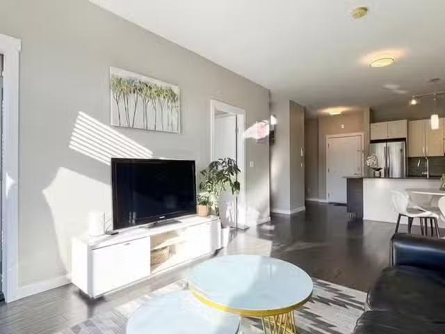 Apartment for sale in Surrey, South Surrey White Rock, Street.
