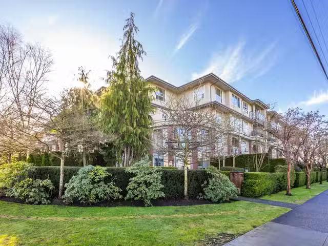 Apartment for sale in Surrey, South Surrey White Rock, Street.