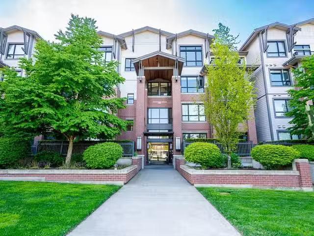 Apartment for sale in Surrey, South Surrey White Rock, Street.