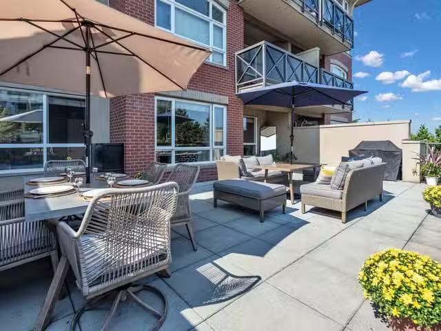 Apartment for sale in Surrey, South Surrey White Rock, 223 297.