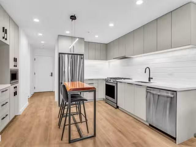 Apartment for sale in Port Moody, Port Moody, 104 3018 St. Geo.