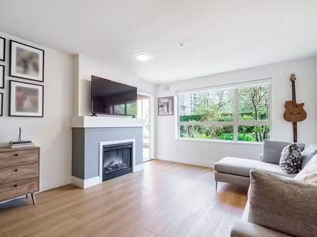 Apartment for sale in Port Moody, Port Moody, 115 600 Klahanie.