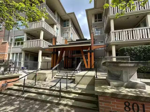 Apartment for sale in Port Moody, Port Moody, 121 801 Klahanie.