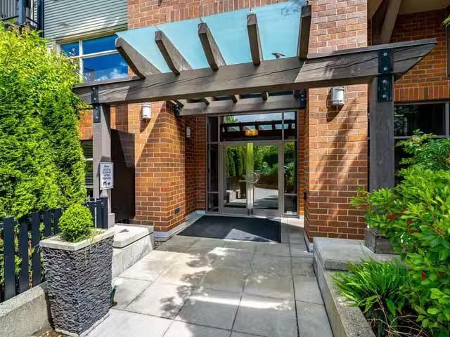Apartment for sale in Port Moody, Port Moody, 203 400 Klahanie.