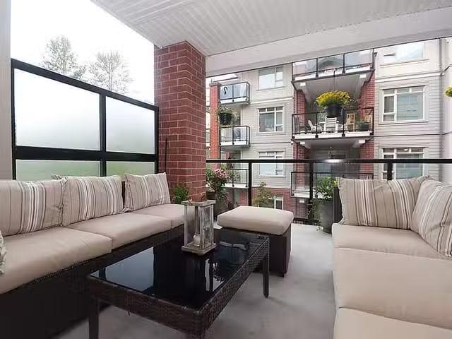Apartment for sale in Port Moody, Port Moody, 202 200 Capilano.