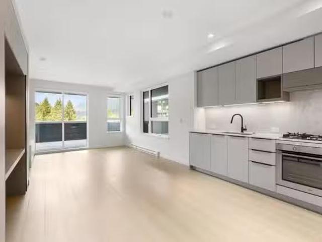 Apartment for sale in Port Moody, Port Moody, 213 2015 St. Joh.
