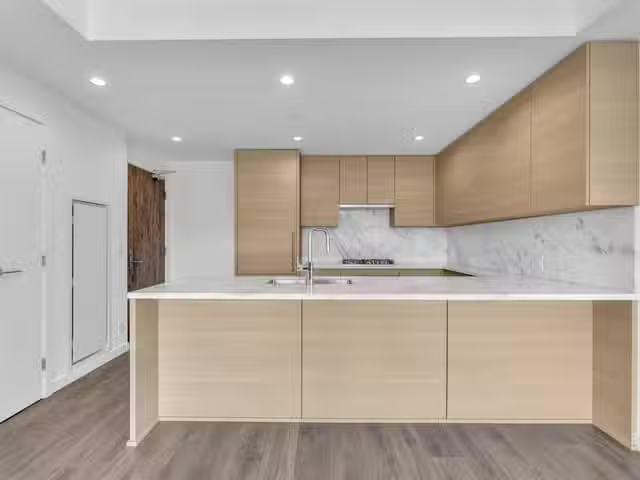 Apartment for sale in Port Moody, Port Moody, 2106 305 Morriss.