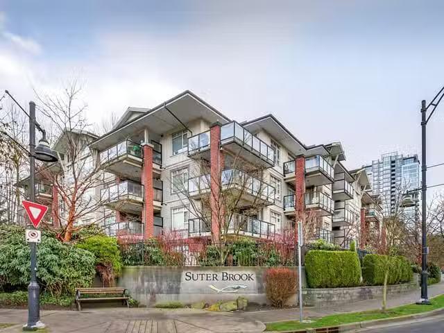 Apartment for sale in Port Moody, Port Moody, 302 100 Capilano.