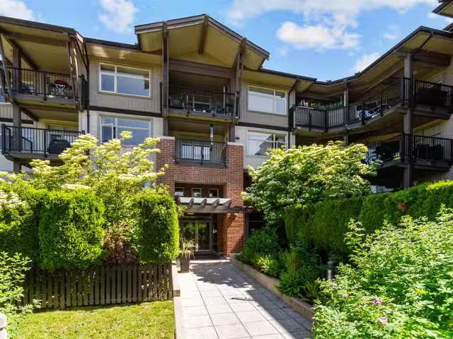 Apartment for sale in Port Moody, Port Moody, 315 400 Klahanie.