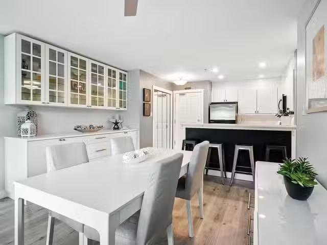 Apartment for sale in Port Moody, Port Moody, 404 225 Newport.
